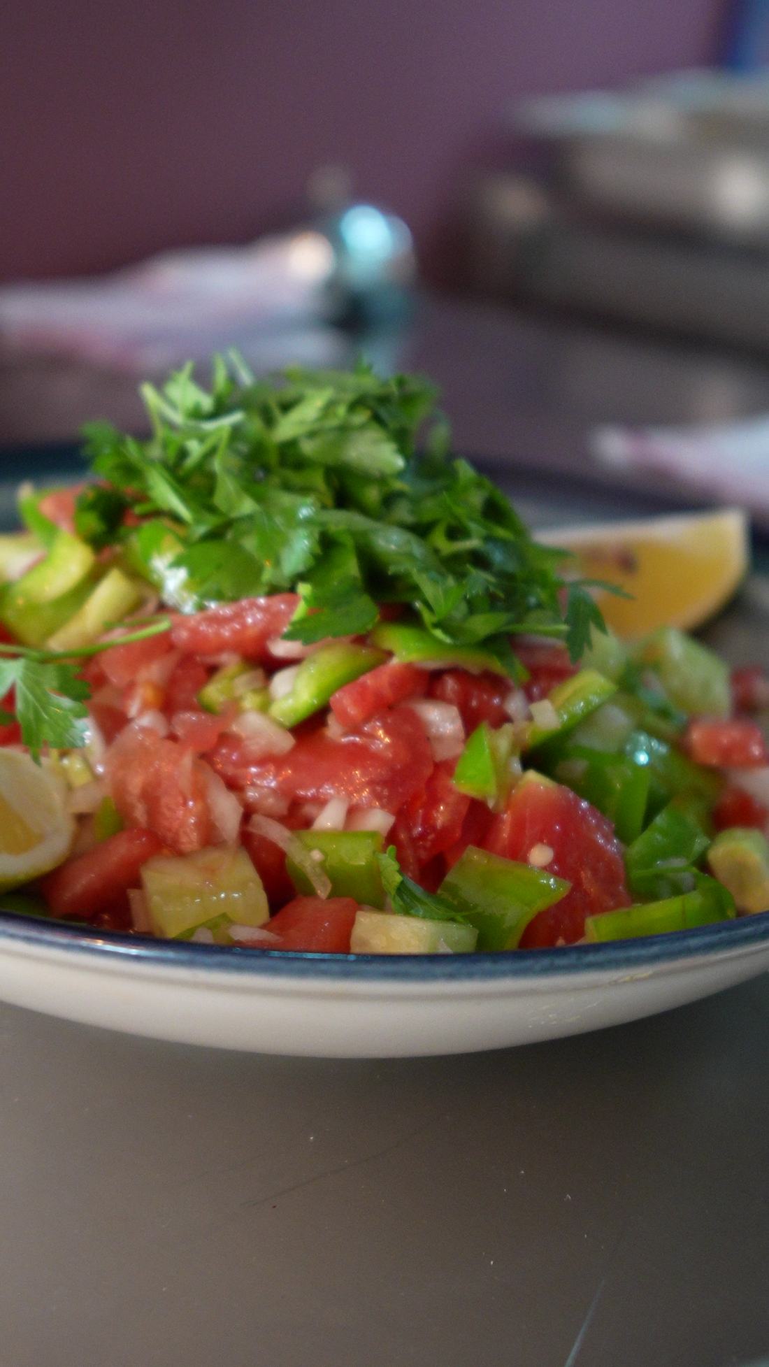 Maydanozlu, domatesli ve biberli çoban salata